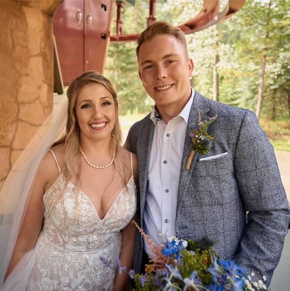 Meet your Posher, Courtney - Picture 1 of 1